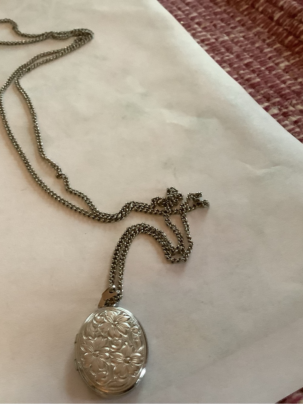 Old fashioned locket..perfect condition